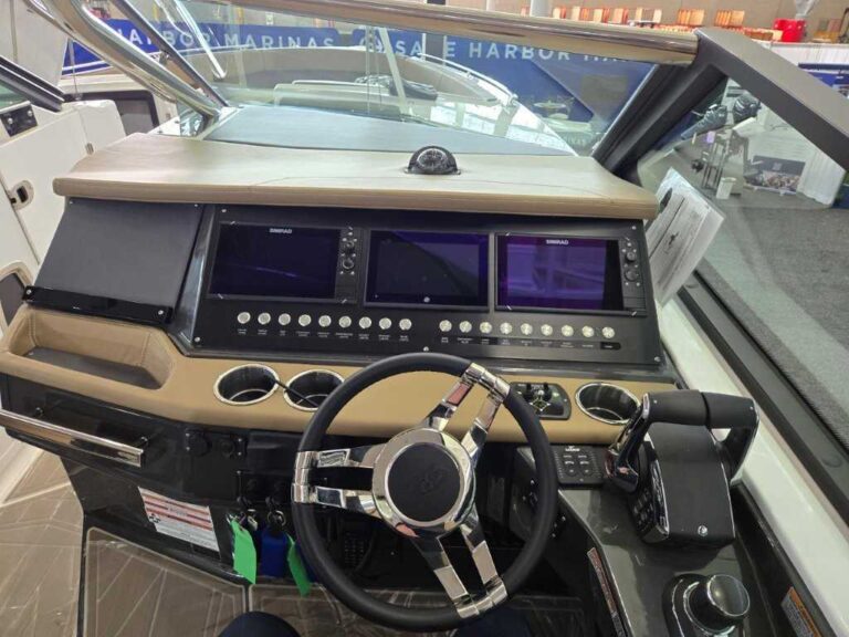 2025 Monterey 385SS - Triple V10 - Joystick US-RGFCP192J425 [photo 13]